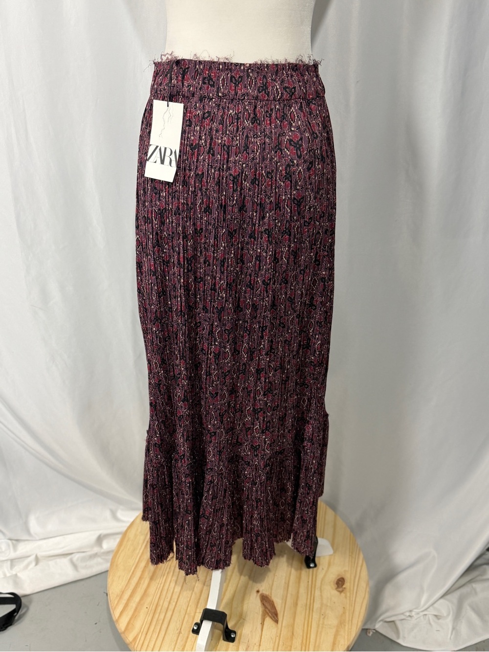 ZARA Women’s Maxi Skirt Boho Printed Crinkle Purple Red Navy Skirt Sz M